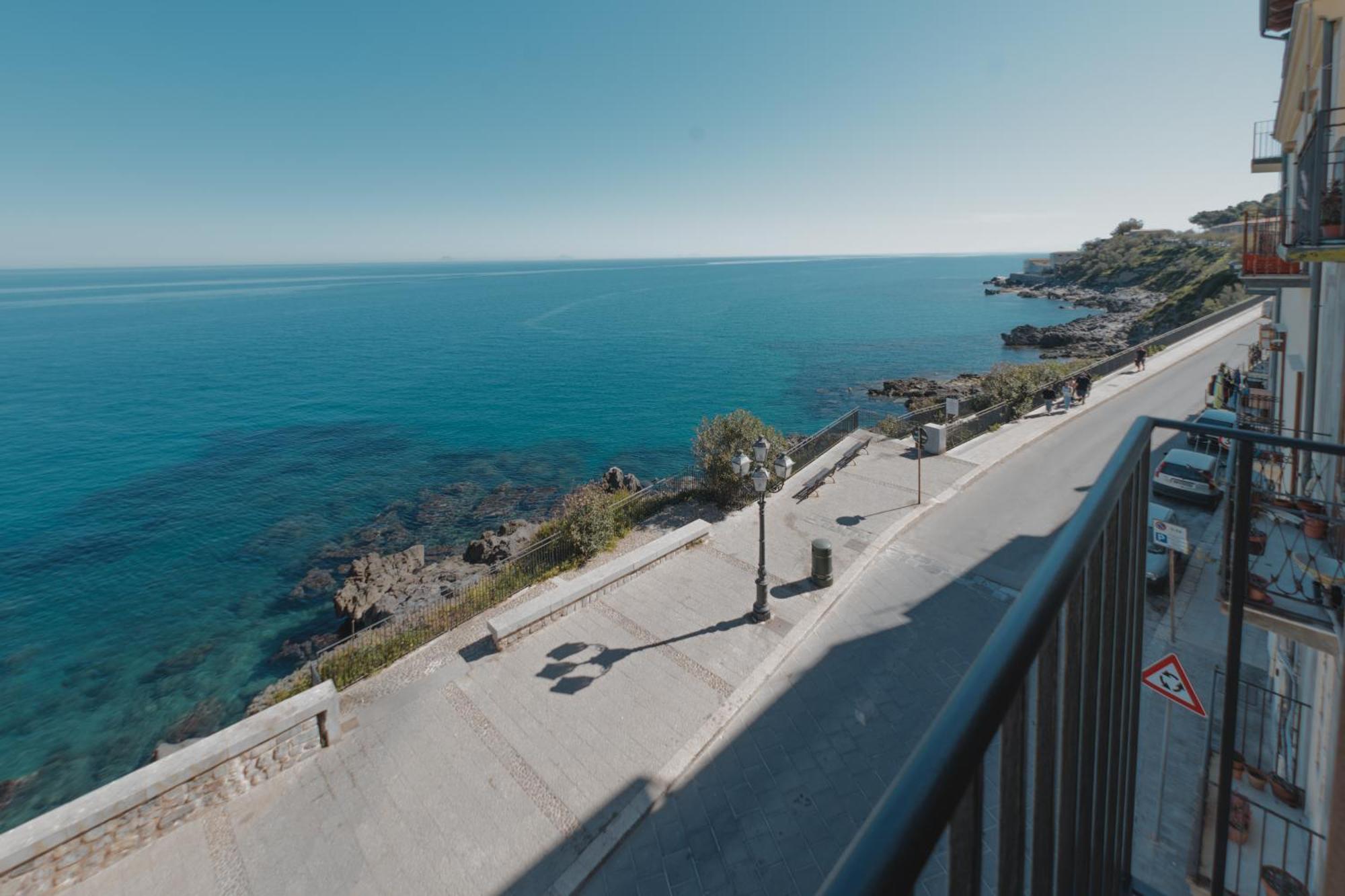 Tra La Rocca E Il Mare Di Чефалу Экстерьер фото